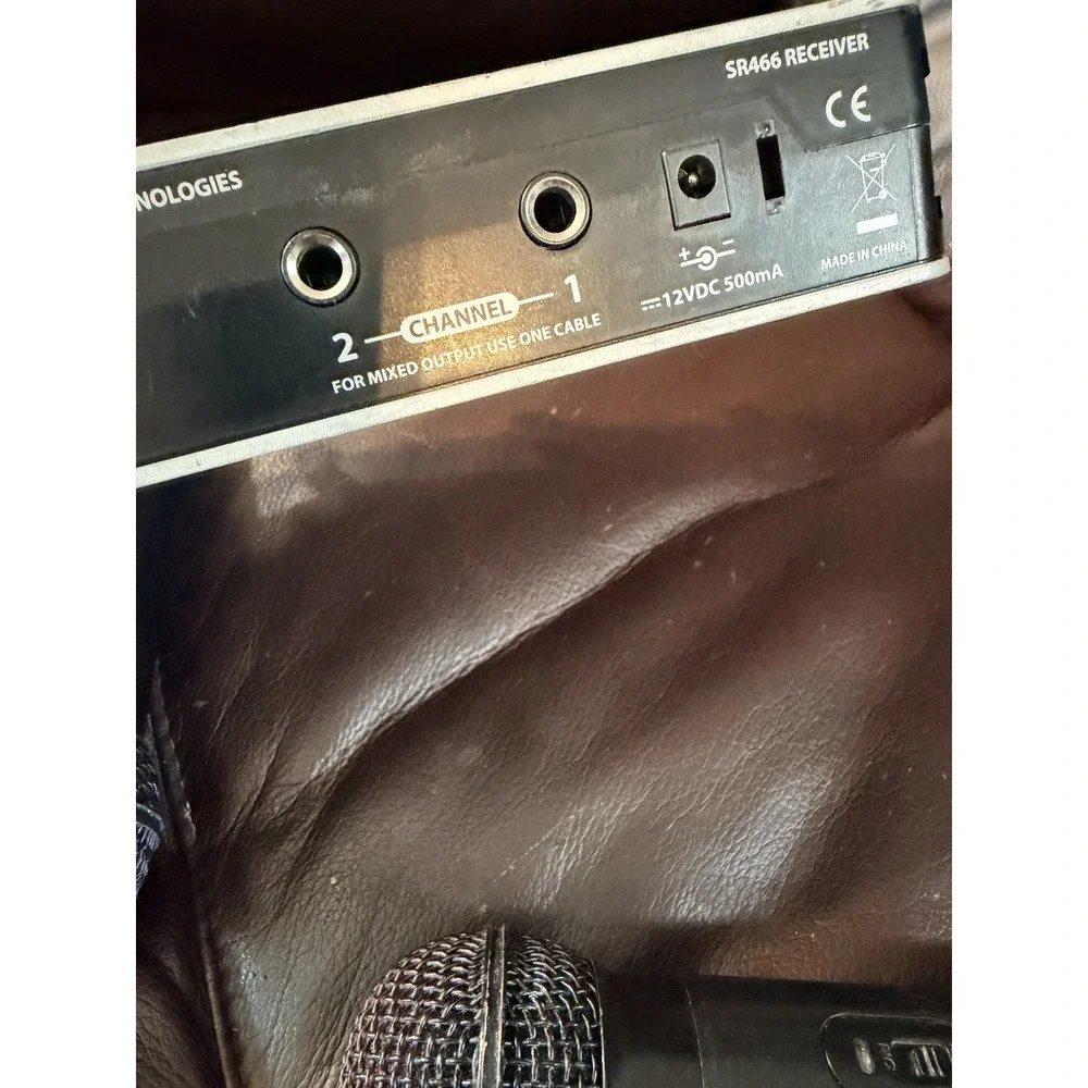Samson Stage V466 Vocal Wireless System W/ 2 Microphones No Power Cords